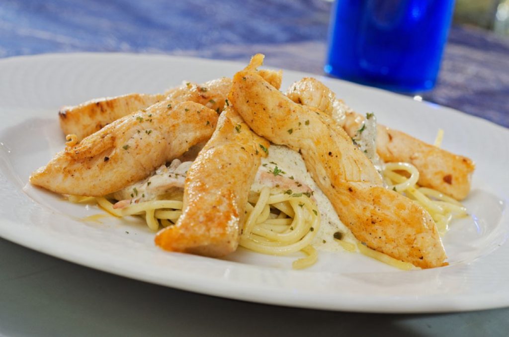 Alfredo pasta with grilled chicken